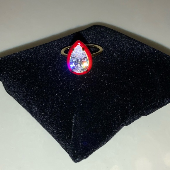 18k 2ct Enamel Pear Cut Ring - Picture 4 of 11